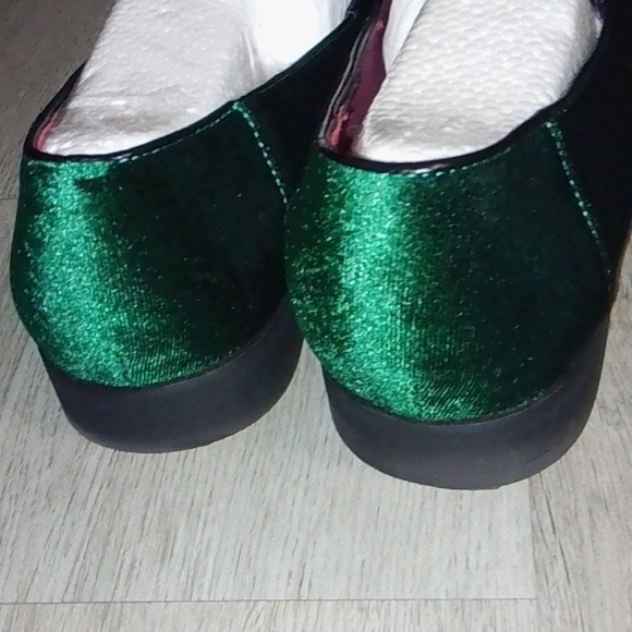 Elegant Green Velvet Loafers - Picture 3 of 8